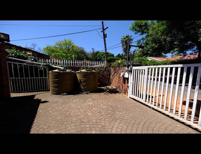 4 BEDROOM HOUSE FOR SALE IN KENSINGTON B